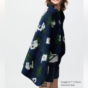 🆕 Uniqlo Sanrio Characters Fleece Reversible Blanket